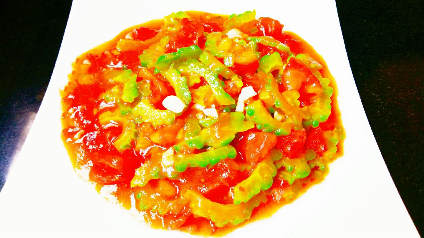 西红柿炒苦瓜做法! 原来掌握这点苦瓜不苦 夏天餐桌必备败火菜