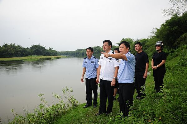 优化河源市生态环境执法的环境建设1000字包括：1完善生态环境执法监督；2引导绿色经济发展和产业结构调整；3列支专门财政资金支持产业生态创新；4做好生态环境执法徐宣传；5做好生态环境执法管理