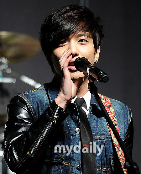 2012年3月26日,韩国音乐组合cnblue于上午在首尔举行了面向国内外媒体