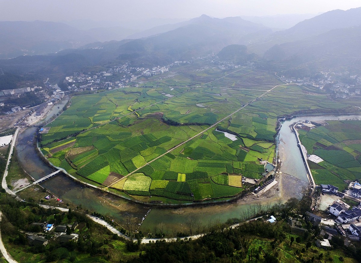 开阳县职业技术学校2021年招生专业：机电、建筑、计算机、商贸