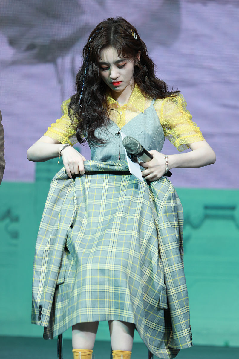 续写鞠婧祎版新白娘子为穿越现代的许仙白素贞转世成亚洲首富千金南宫雪儿许仙是通过观音菩萨制造镜子穿越现代会如何