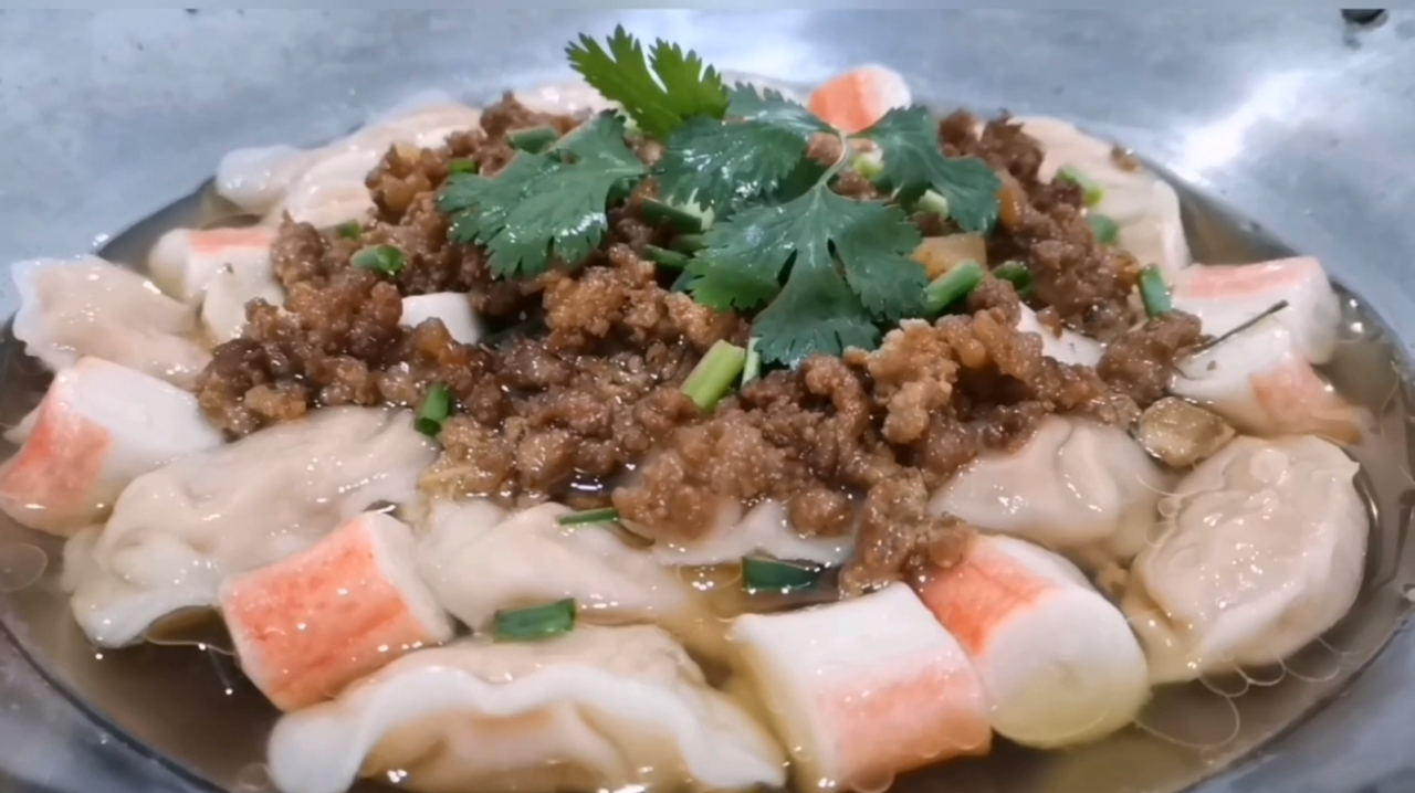 「肉沫霞迷饺火锅」天冷吃火锅吧,肉沫霞迷饺蟹棒火锅简单易做