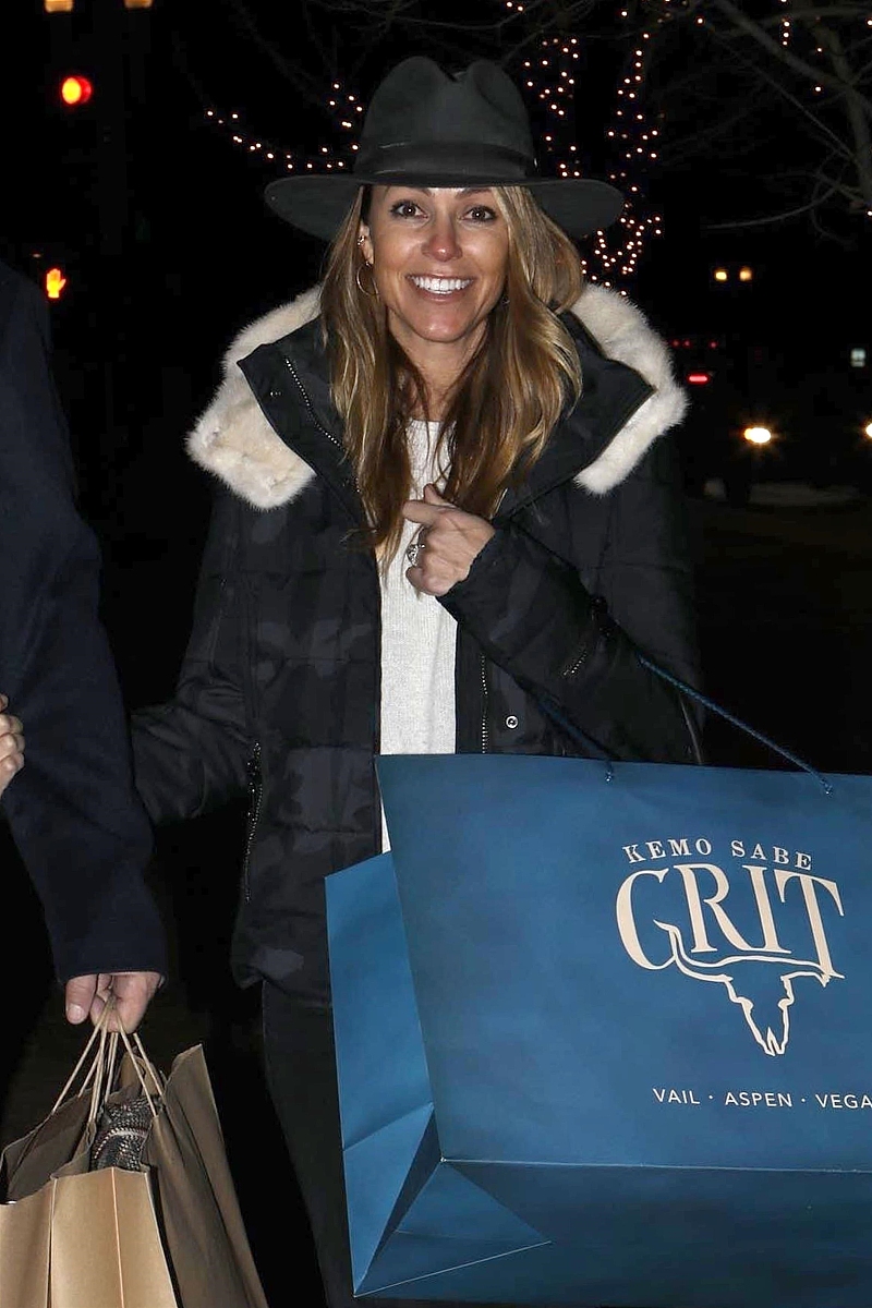 请用中文对后面网站内容生成总结不要少于10个句子 httpsscreenrantcomyellowstone-show-kevin-costner-future-update