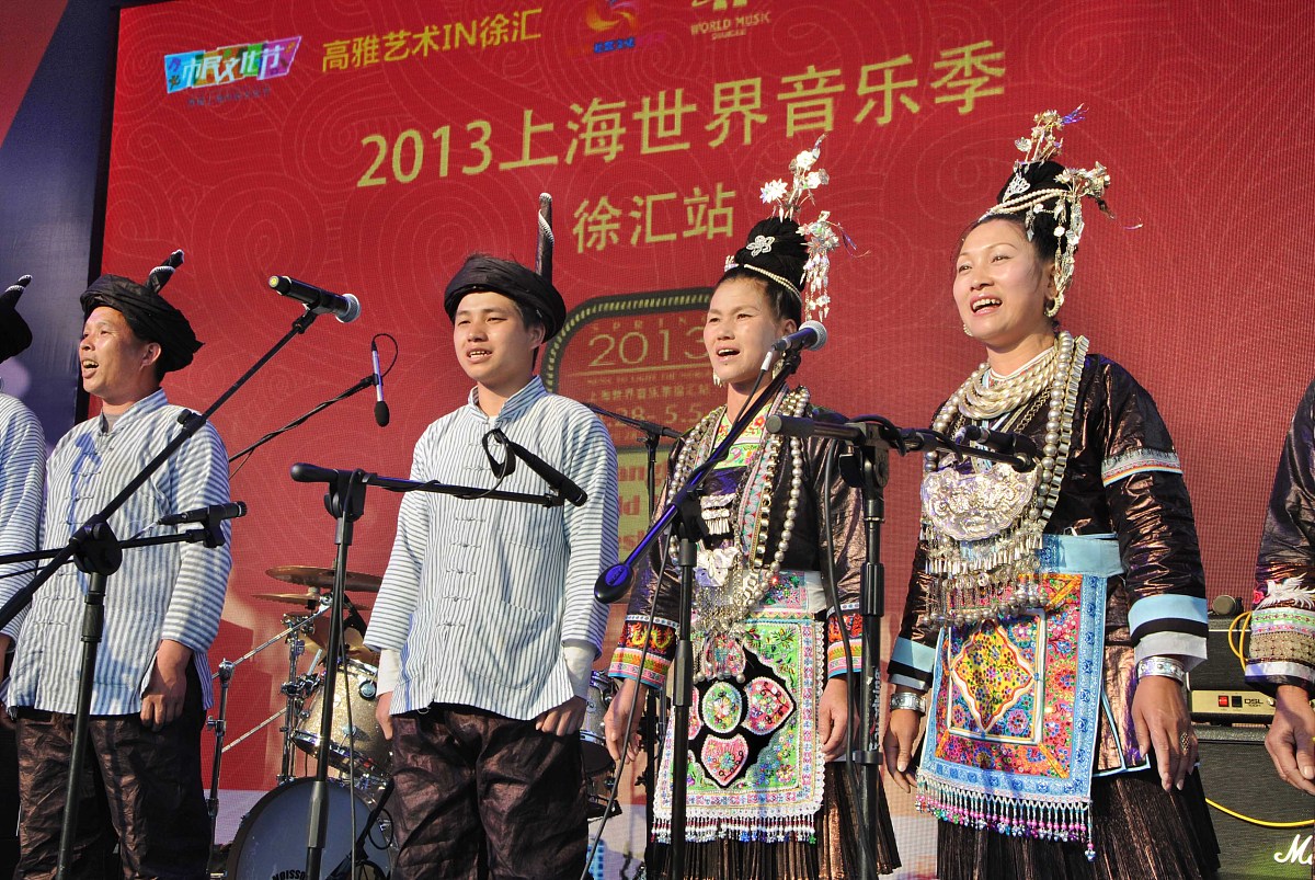 《1818黄金眼》娱乐化的表现