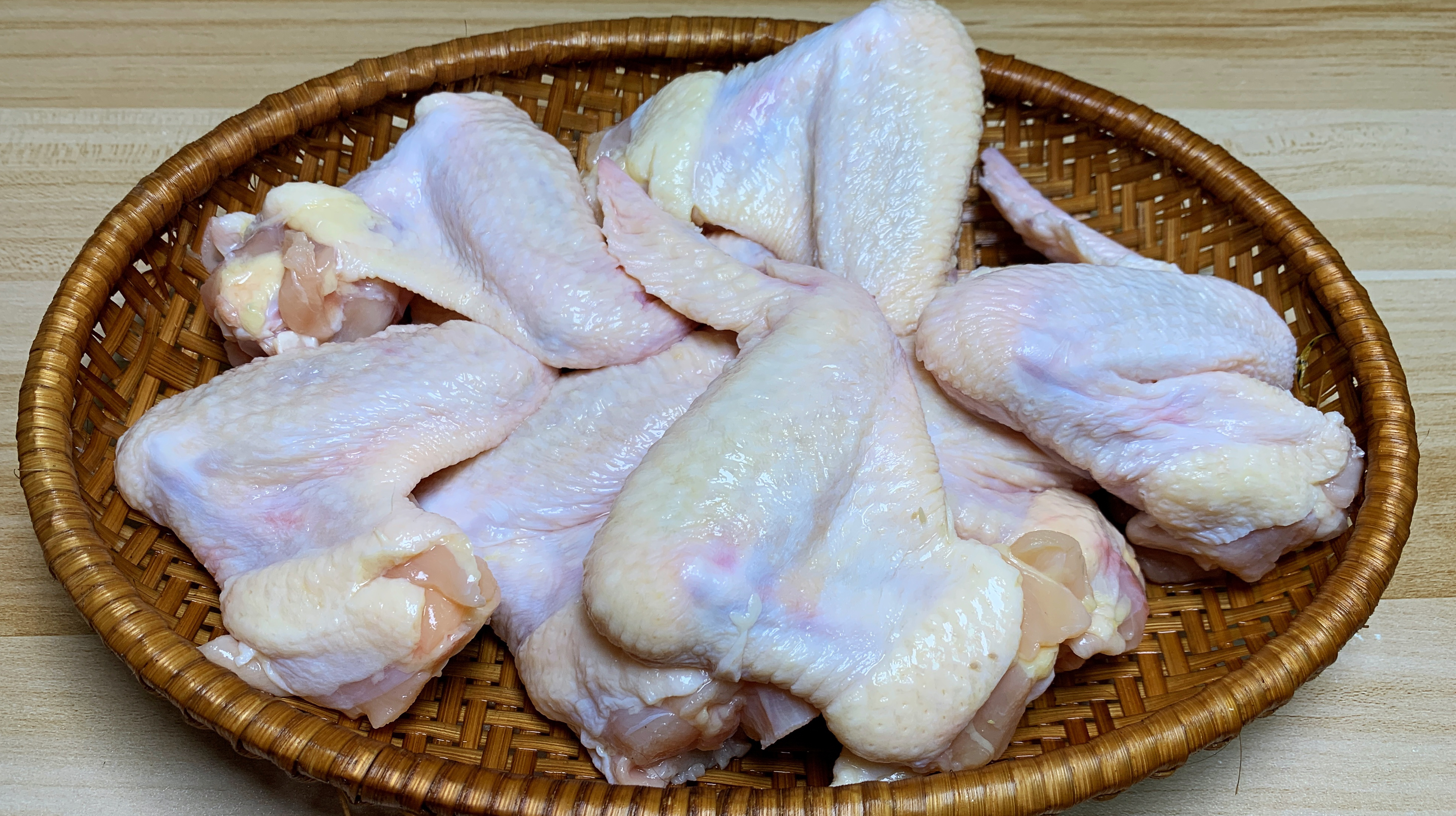 鸡翅这做法真过瘾,一次秘制8只,好吃又爽口,比吃肉过瘾