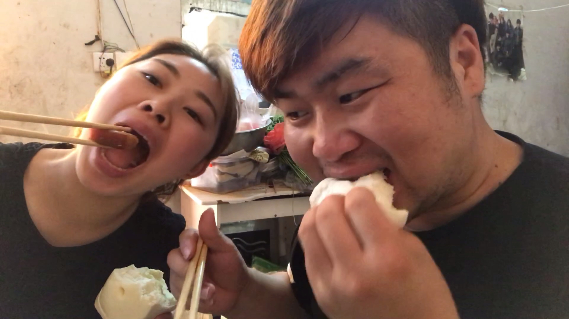 三斤五花肉做一盆红烧肉,两个馒头没吃饱,又加了一个包子。