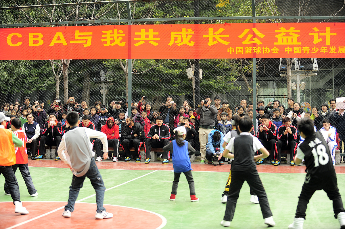 2012年2月18日,广州,cba全明星校园慈善活动,众球星抵达.***_*** +++_