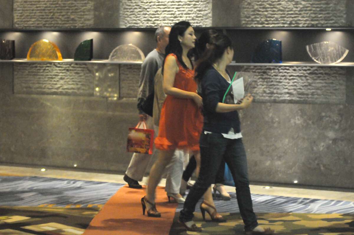 写一篇以男主叫吴亿轩的爱情小说