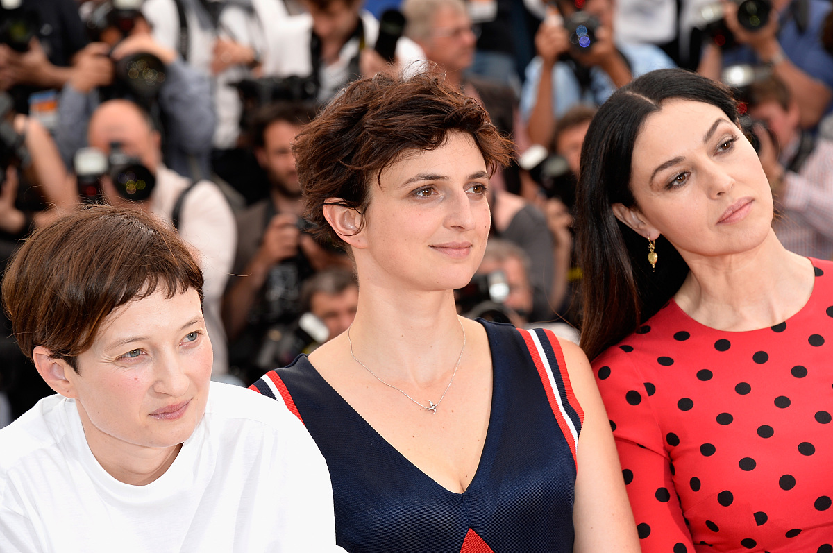 中国当代幽默作家：作品《棒槌爷》、《绿花裤衩》、《老实的龙虎豹》等深受读者喜爱