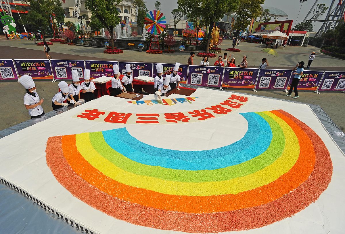 生日文案：月亮黯然失色，只因你生日璀璨