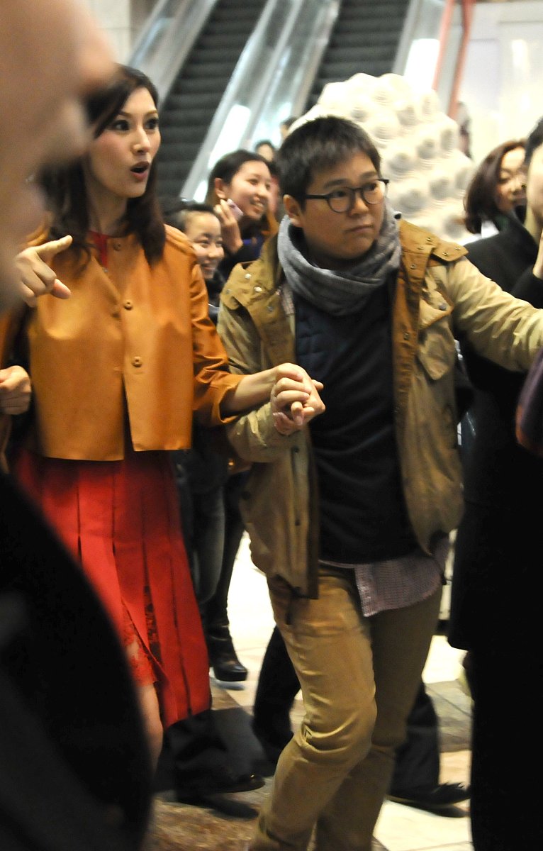 2012年3月10日,上海,李嘉欣现身某商场引起混乱.  ***_***李嘉欣+++_+