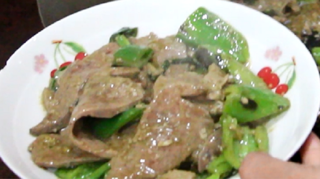 教你在家做青椒炒猪肝,滑嫩脆香口感非常好,看一遍就能学会