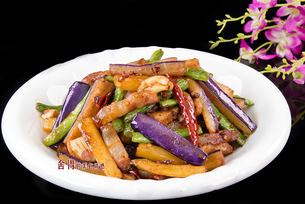 这三样蔬菜放一起,大火一炒特别味美又下饭,简单快捷