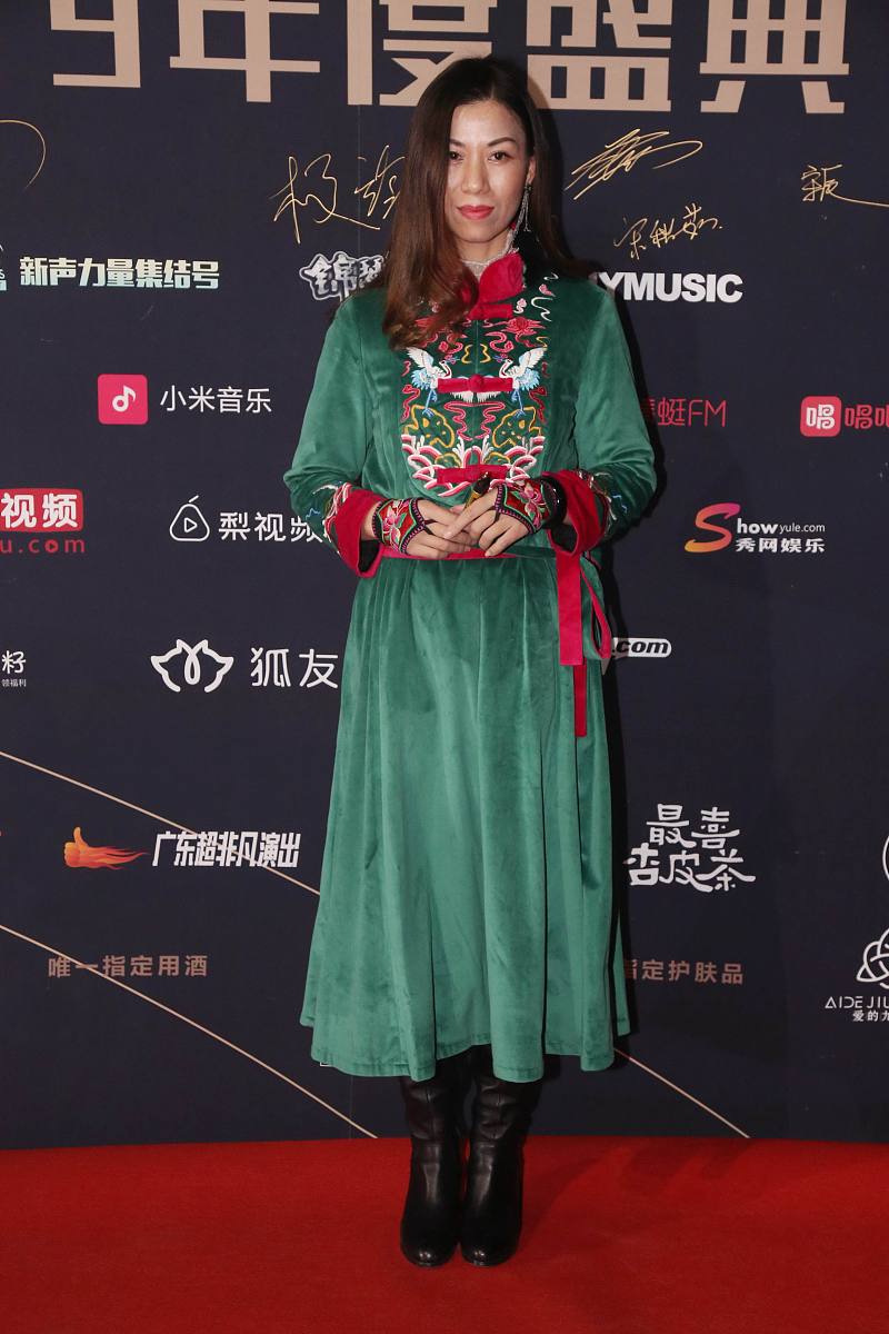 10首热门好听歌曲推荐，经典流行不容错过！
