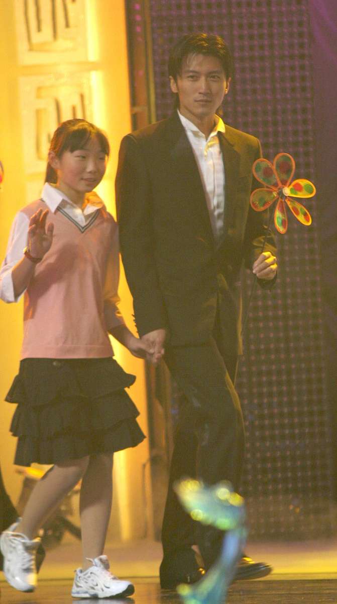 2009年2月28日,上海,2009新娱乐慈善群星会颁奖晚会.***_***谢霆锋+++