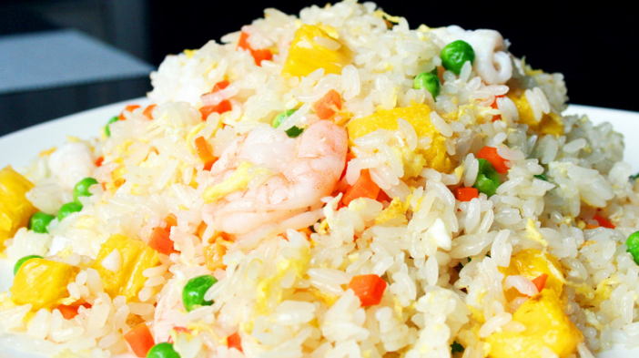 教你海鲜炒饭最好吃的做法,让你从此爱上炒饭!