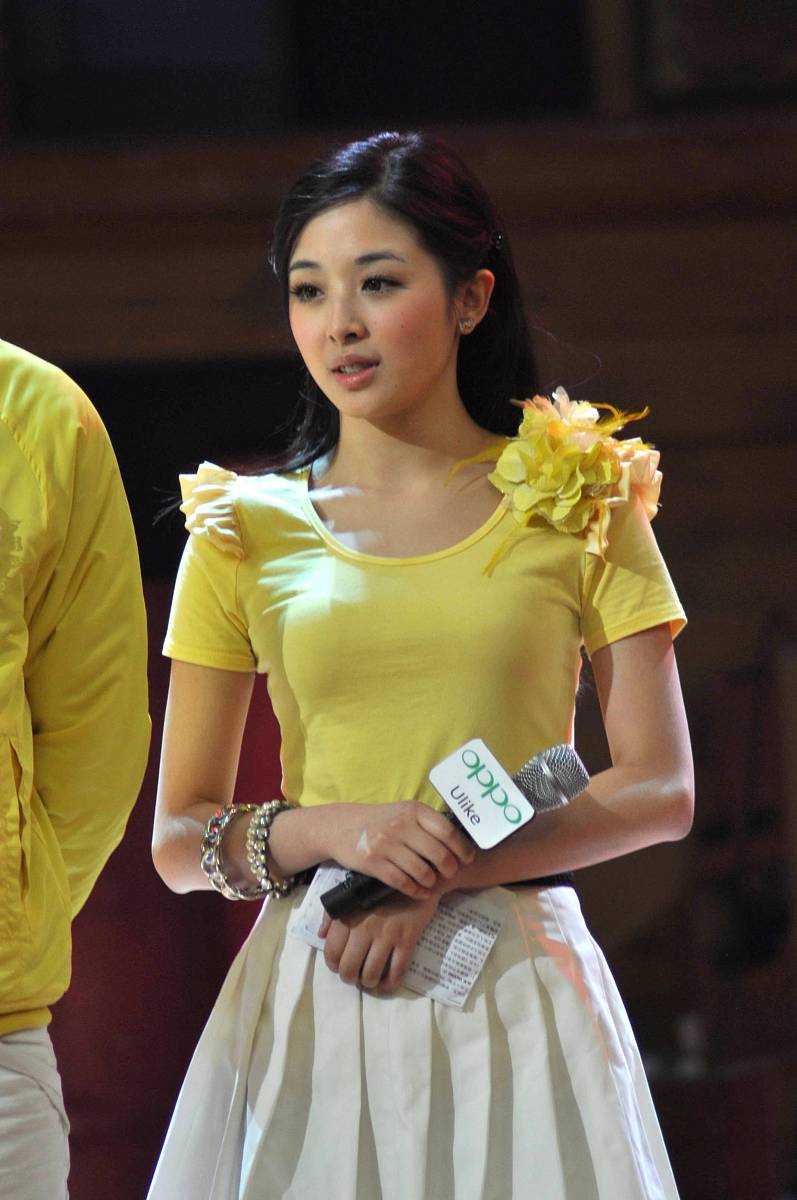 2011年2月28日,杭州,大型娱乐类综艺节目《快乐蓝天下》录制.  ***_**