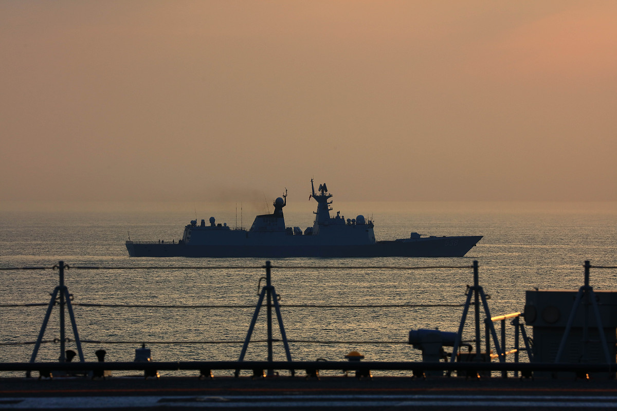 海军航母编队完成远海实兵对抗训练返航