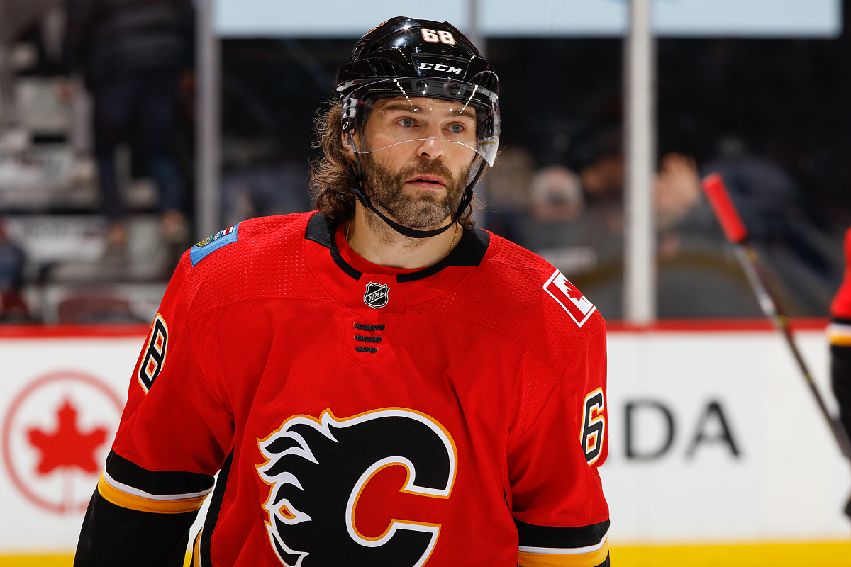 calgary, ab - november 7: jaromir jagr #68 of the calgary flames