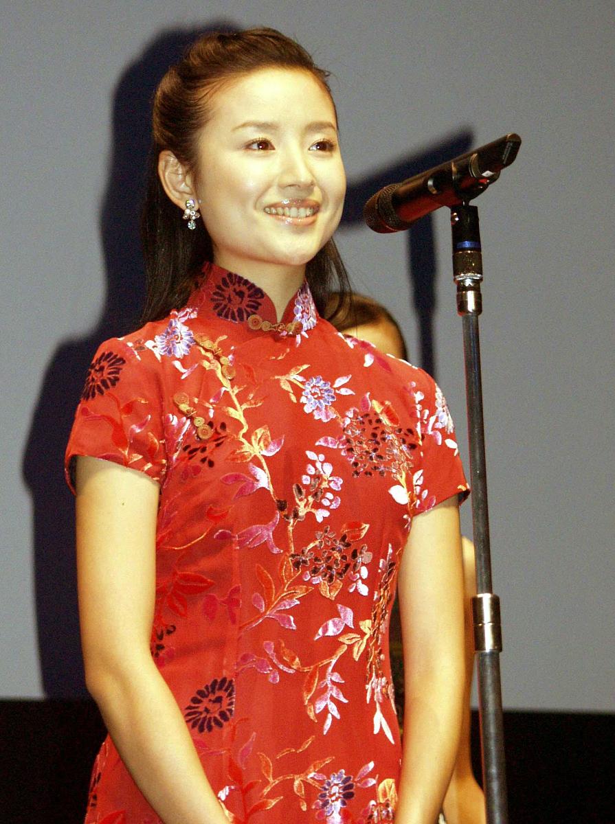 10条30字以内旗袍文案，展现女性优雅与文化魅力