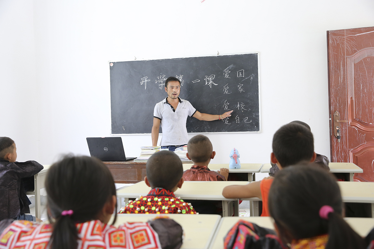 小学四年级开学第一天工作计划：安全教育、开学第一课安排