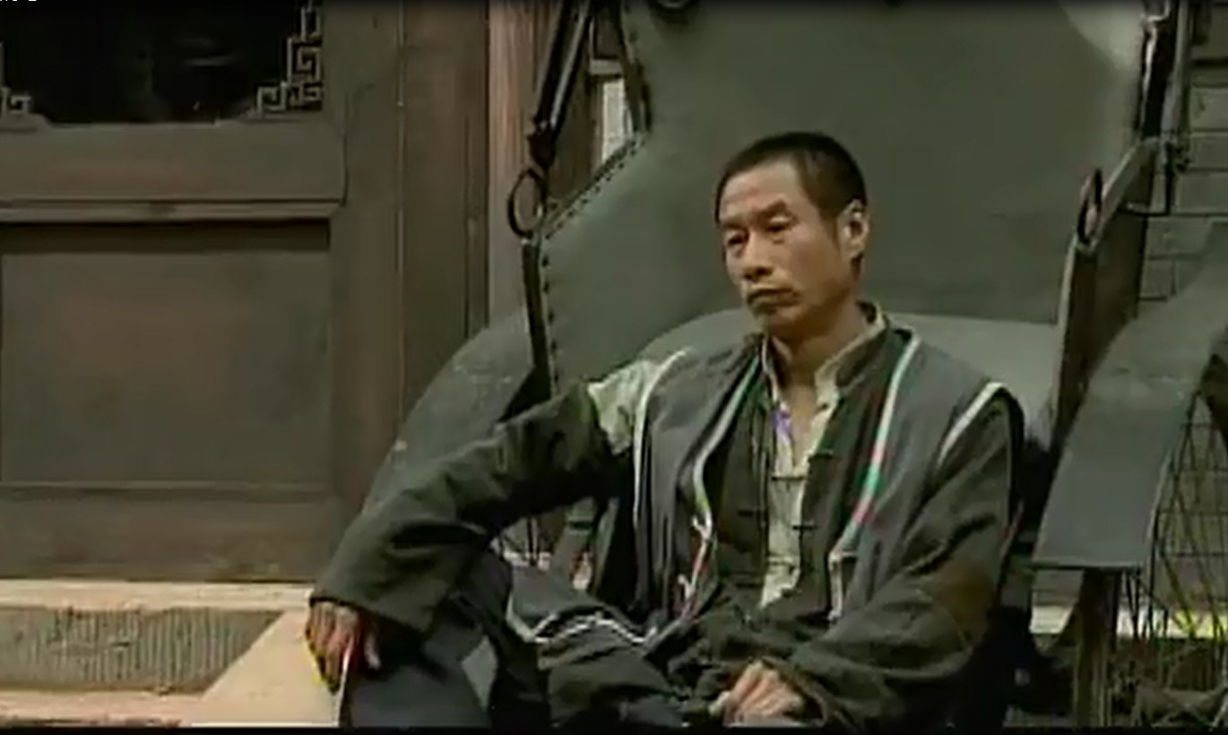 没想到一桌饭就可以收买一个人?这也太廉价了吧