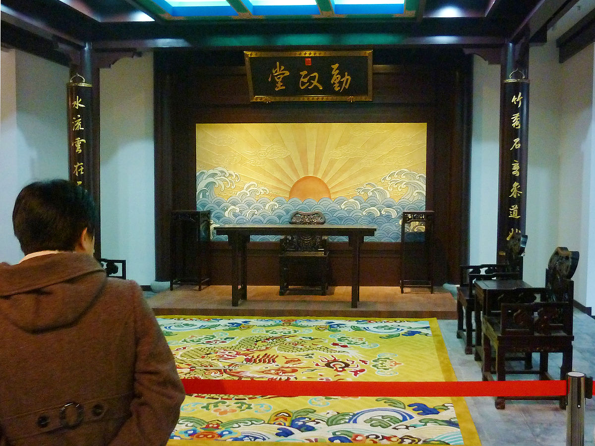 《红楼梦》创作背景：乾隆年间兴盛的文化与家族衰落