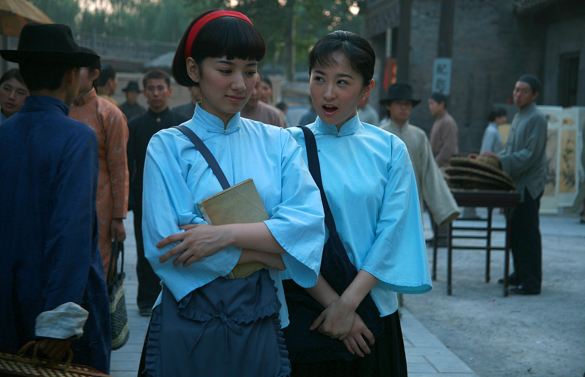 以董佳瑞为女主郭六乙为男主写一篇高中恋爱小说20000字左右要求情节完善语言优美