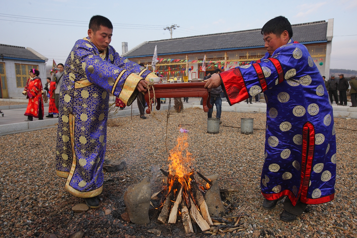 ***_***2011年1月13日,牡丹江小依兰岗村,满族祭祖,满族敬奉火神,在祭
