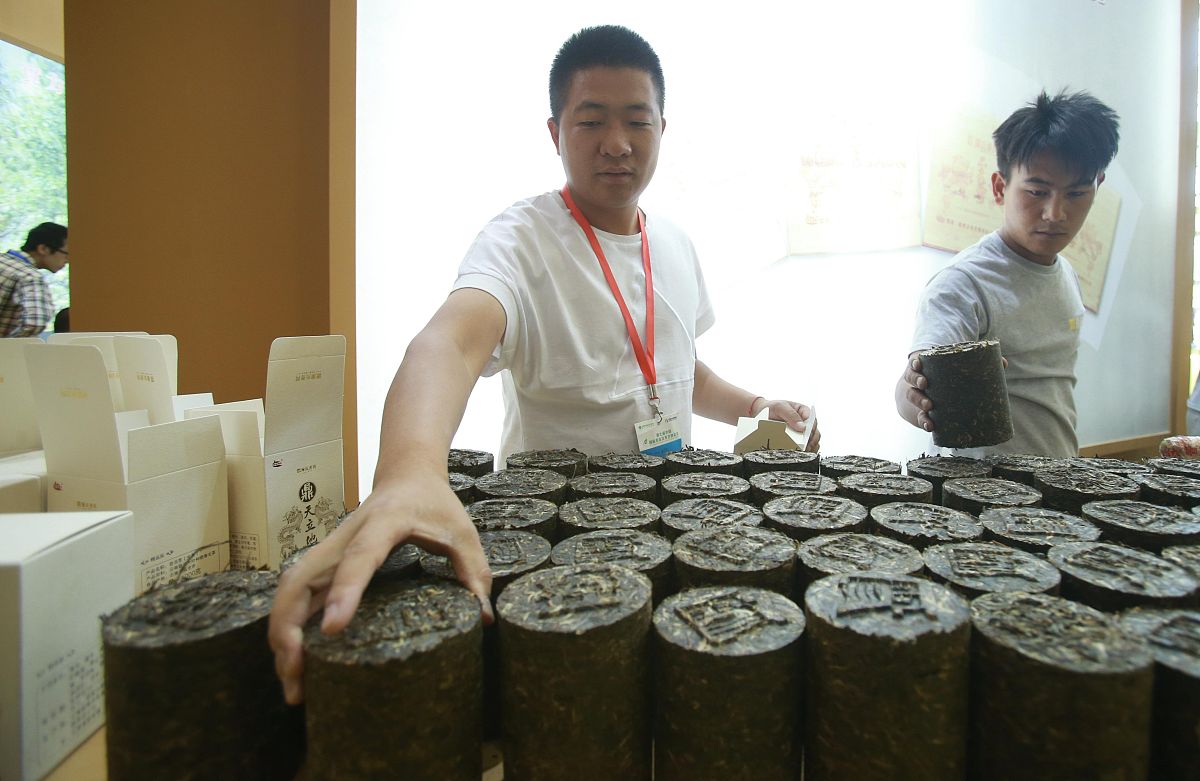 华莱壶香茯砖制作工艺详解：从选料到包装