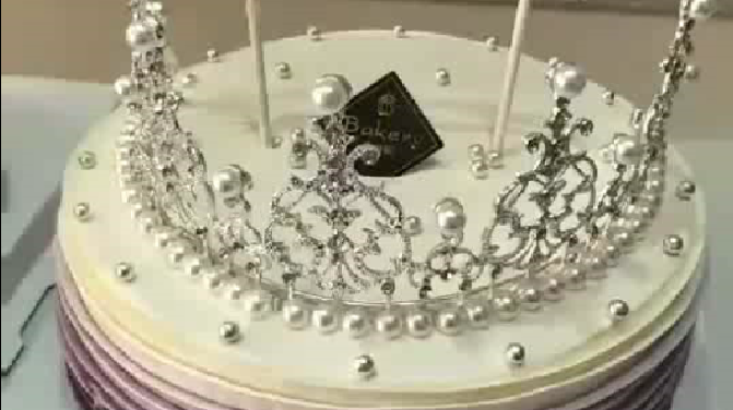 这皇冠蛋糕真精致,所有女生都想要的一款蛋糕