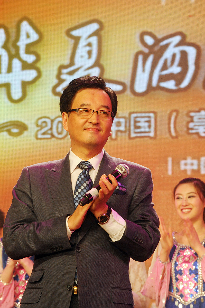 生成5个论文指导老师对学生论文表示认可的评语并且每个评语160个字