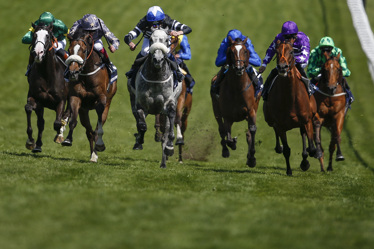 epsom, england - june 03: james sullivan riding soverign debt (c