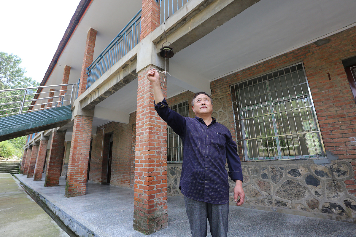 四川威州民族师范学校招生办联系电话