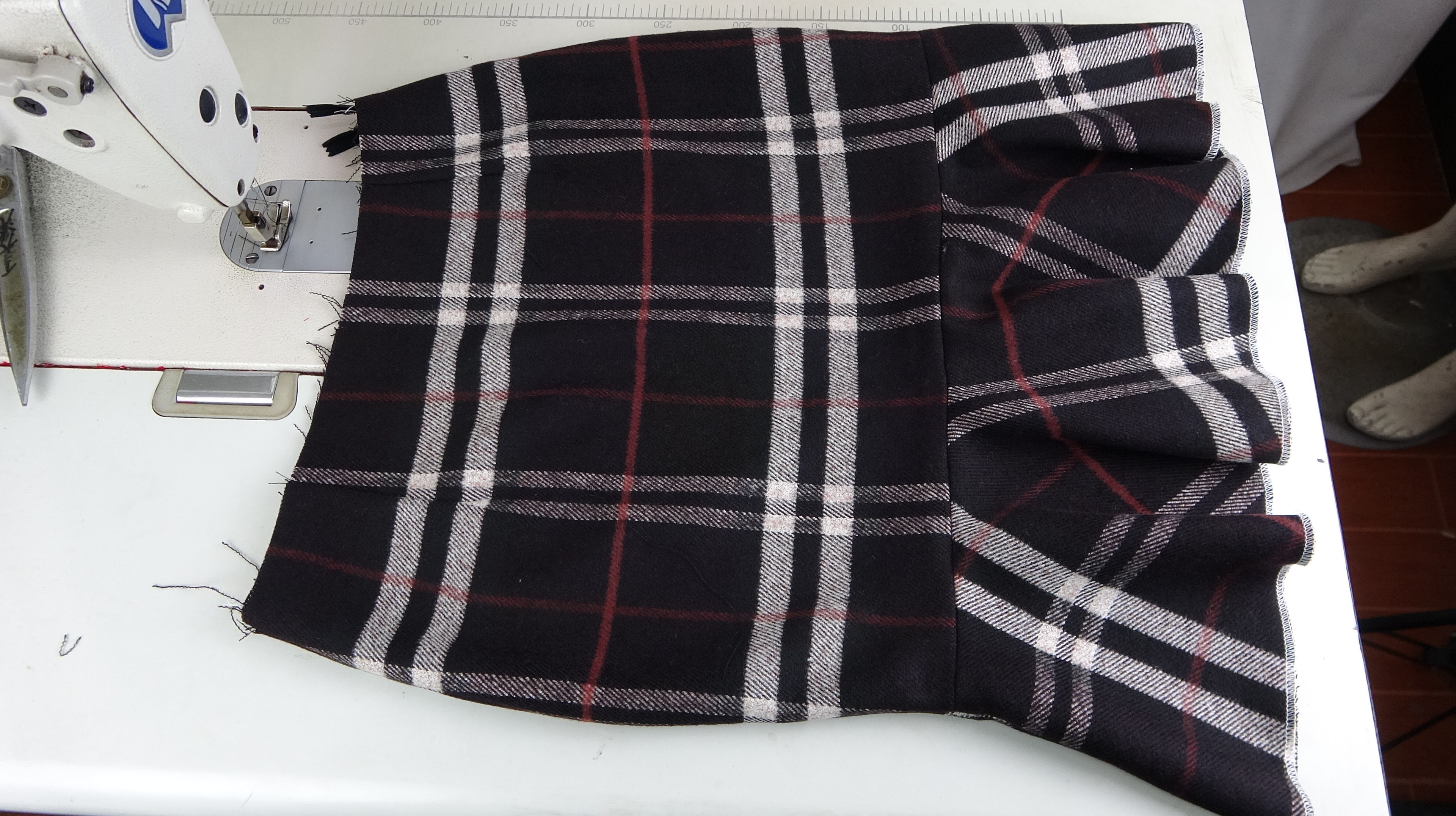 花瓣鱼尾裙的缝纫方法