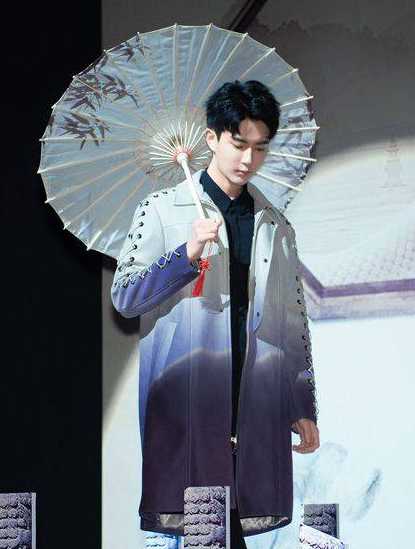 叶童出演许仙母亲《新白娘子传奇》两代许仙同