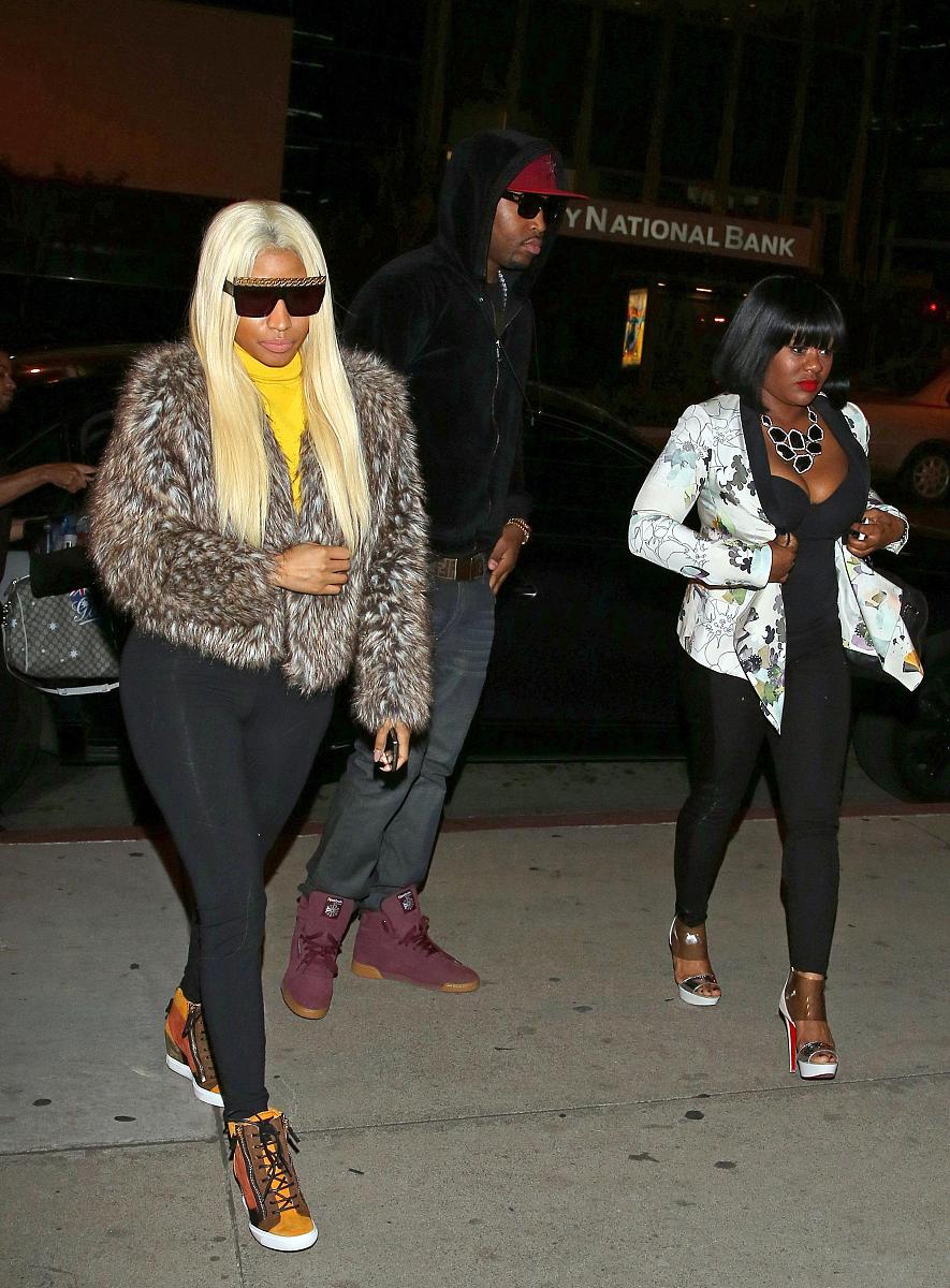 前男友频繁看抖音，突然出现工作地，我们还睡在一起了！该怎么办？