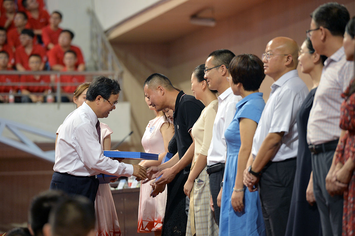 成都市职业学校排名上线用发散