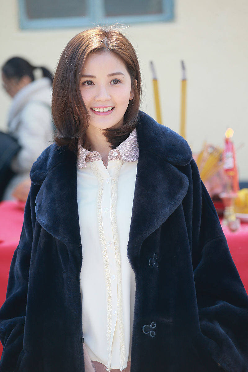 2017年01月22日,香港,电影《常在你左右》开机拜神.蔡卓妍