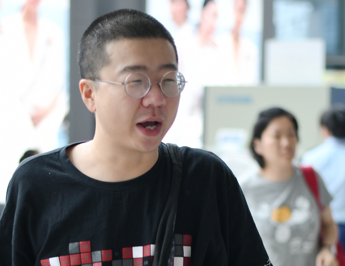 请用1200字来介绍作为图书主播的李诞
