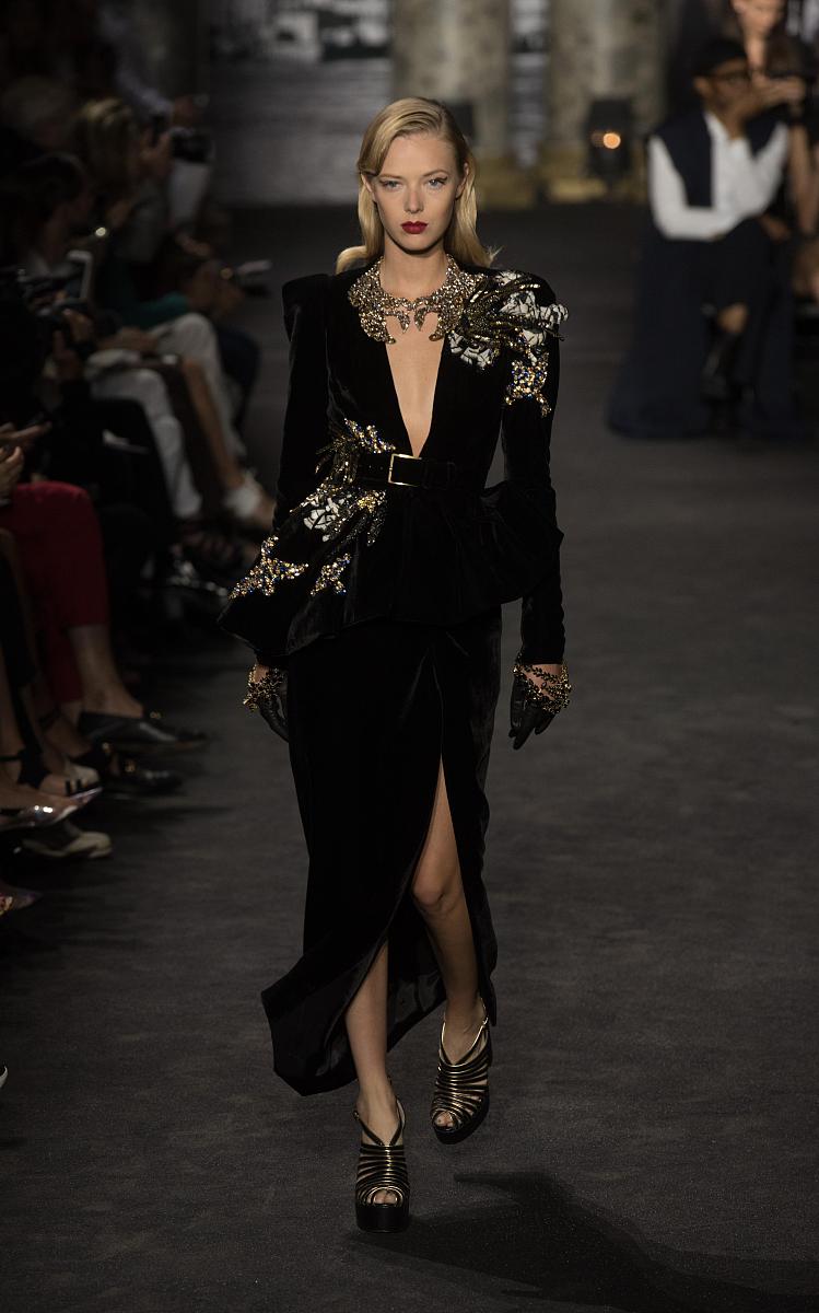 当地时间7月6日,巴黎,2016秋冬巴黎高定时装周,elie saab 品牌秀场.**