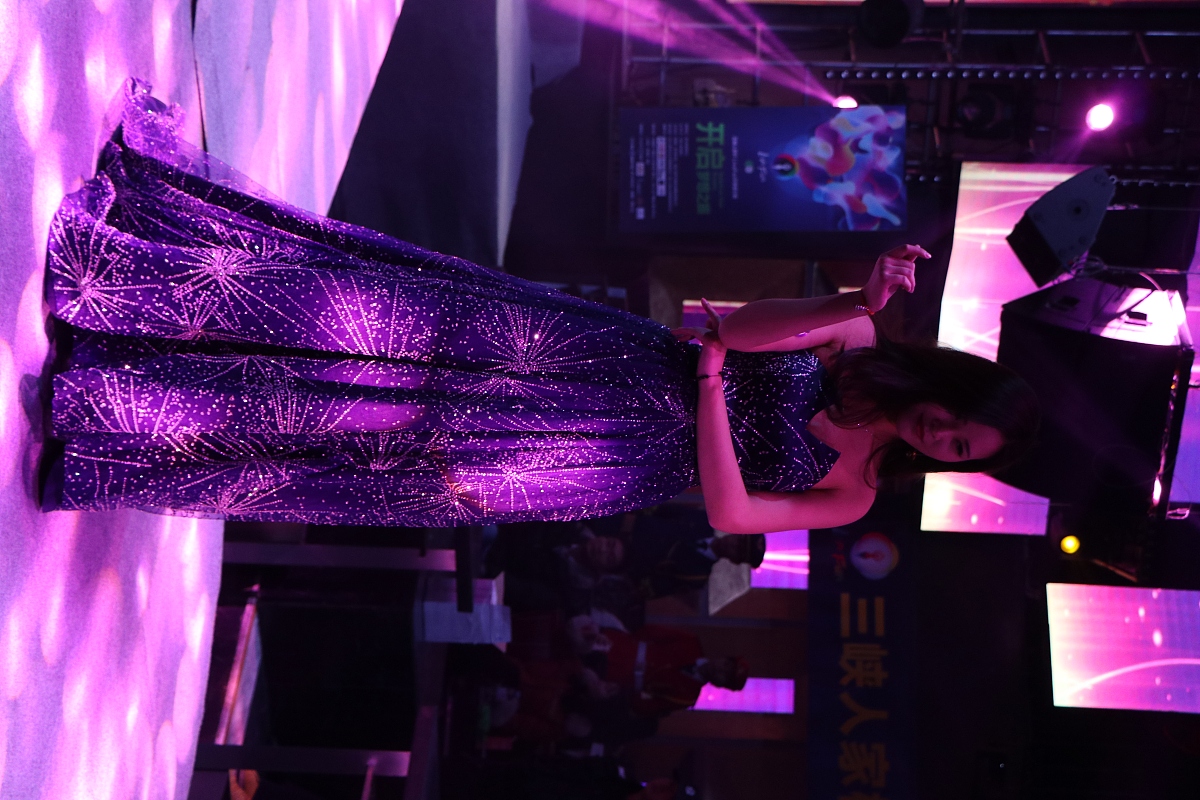 把以下工作进行划分工作可以交叉按人员分清主要和配合人员人员为朱信涵、杜慧、梁昌慧、杨尚超其中朱信涵偏拍照和设计类工作、杜慧偏文案公众号等推广类工作、杨尚超偏网站开发类工作、梁昌慧偏辅助网站开发和展台相关工作。拍照厂区、产品、活动、展会；平台设计宣传册、展板、易拉宝等相关设计工作；标签制作；网站产品增加；配合在百家号、抖音等自媒体做推广；域名、空间的购买、续费、维护；自媒体平台的创作宣传百家号、公众