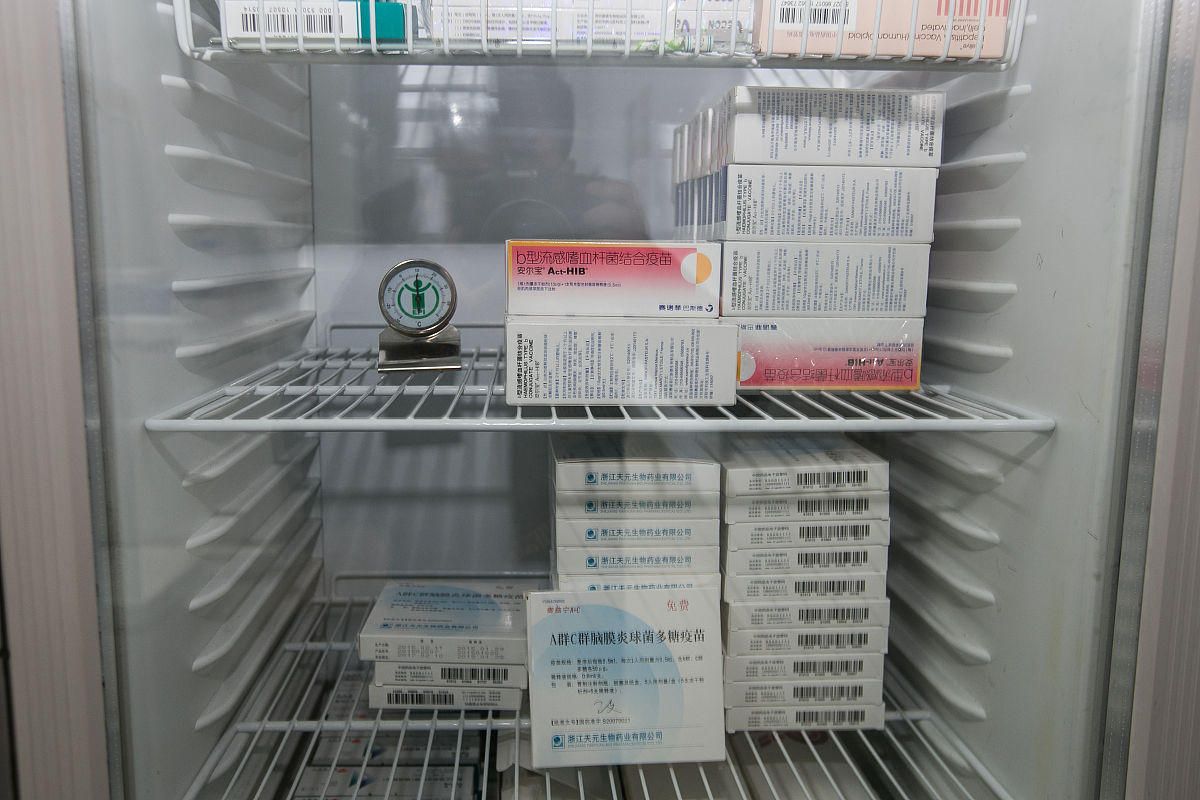 工作台冷藏冷冻柜一档二档不工作怎么回事帮我用200字详细描述