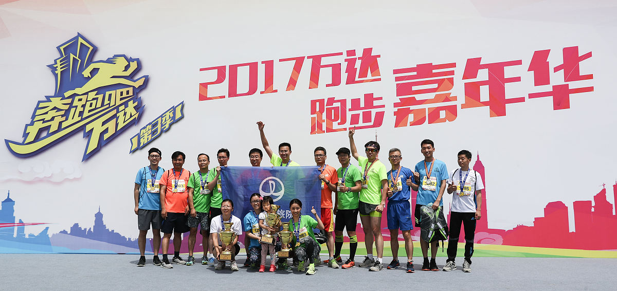 奔跑吧少年体育节直播脚本需要包含介绍展板介绍、市集介绍、互动游戏介绍