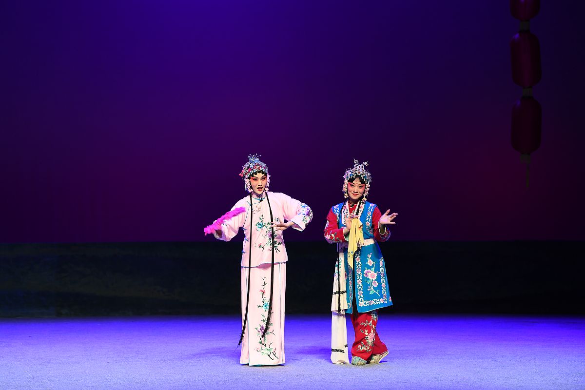 2019年8月21日,江苏苏州,广东汉剧《花灯案》演出.
