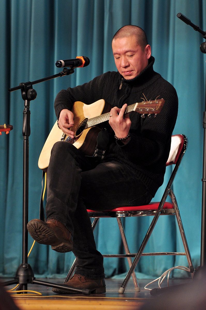 2014年03月22日,辽宁省沈阳市,内地著名摇滚乐团二手玫瑰在东北大学举