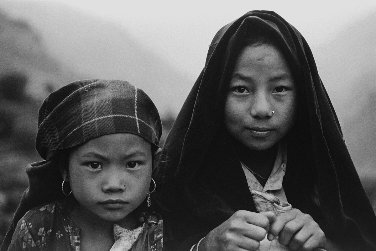 彝族人为什么皮肤那么黑，