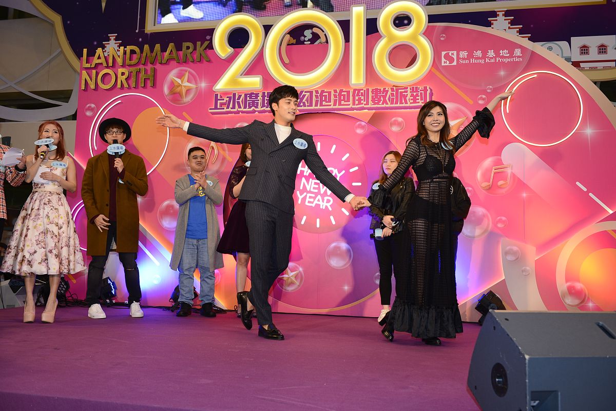 2017年12月31日,香港,明星在上水广场出席新年倒数活动. 成勋