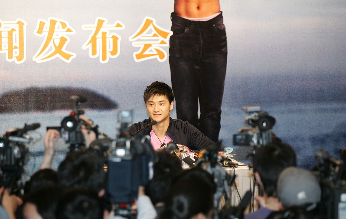 2006年3月16日,北京,奥运跳水冠军田亮推出自传新书《最亮的十米》.++