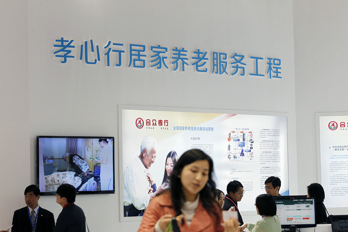 根据下面的内容写重新一篇1000个字文章男子不满财产分配拒葬母亲